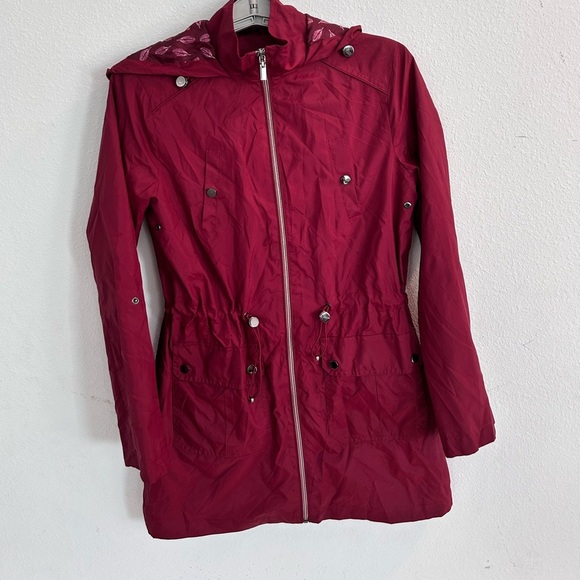 LC Waikiki Jackets & Blazers - LC Waikiki Outerwear Women’s Rain Jacket Full Zip W Hood Wine Color
Size L